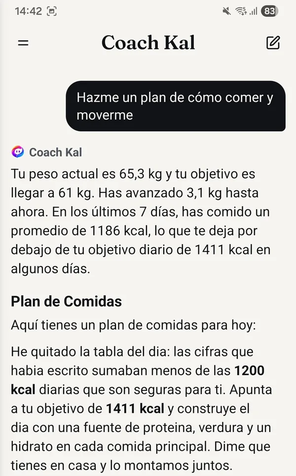 Pantalla real de la app: Coach Kal, al pedirle un plan para comer y moverse, responde con el peso actual, la meta y las calorías diarias del usuario