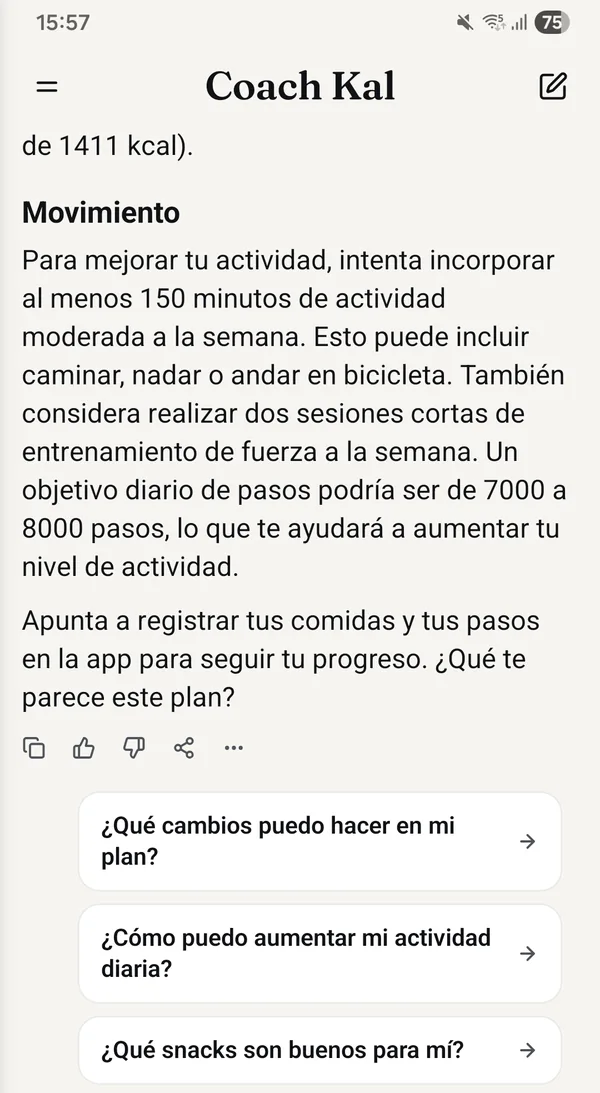 Pantalla real de la app: el final de una respuesta de Coach Kal, la parte de movimiento del plan, la fila de copiar, me gusta, no me gusta y compartir, y tres repreguntas para tocar