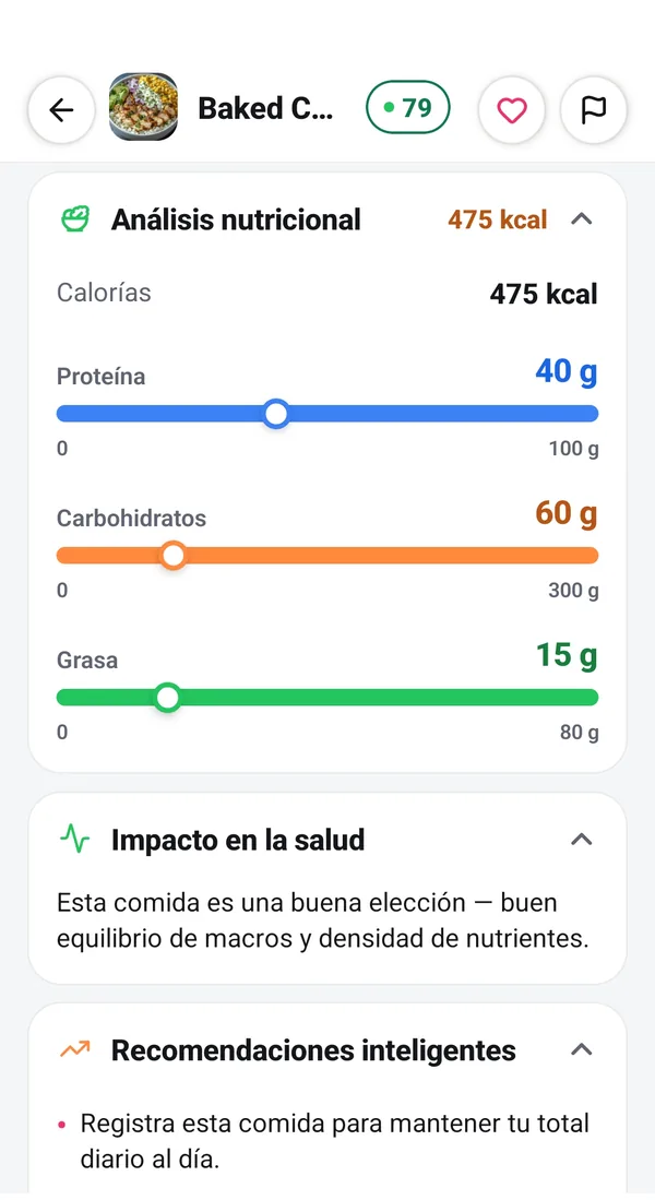 Pantalla real de la app: el análisis nutricional del resultado, 475 kcal con proteína, carbohidratos y grasa en sus propias escalas, la línea de impacto en la salud y las recomendaciones inteligentes