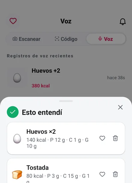 Pantalla real de la app: el resultado por voz — huevos, tostada y aguacate, cada uno con sus calorías y macros, listo para revisar antes de guardar